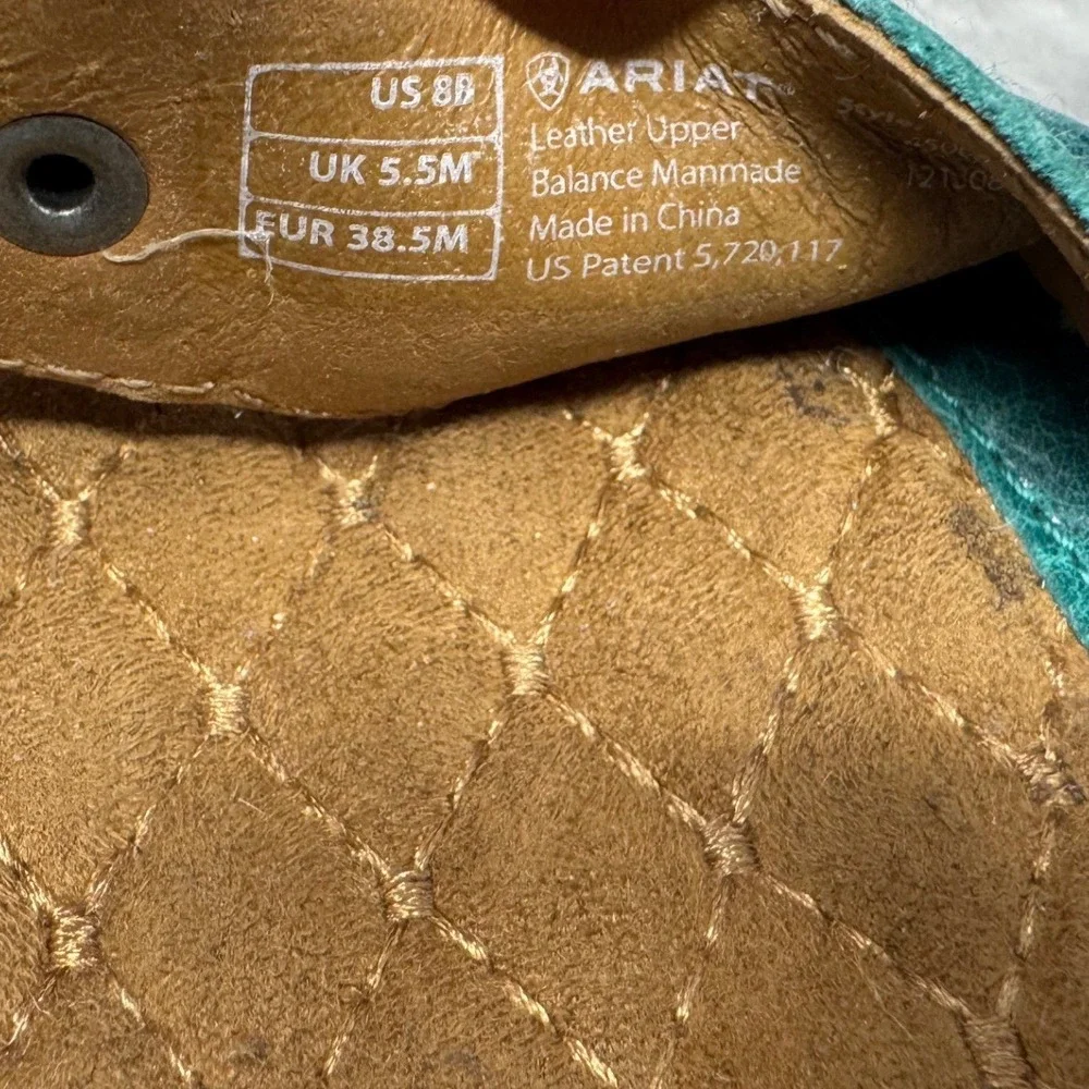 Ariat wedges closure